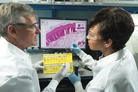 Photo of an anatomic pathology scientist at Covance.